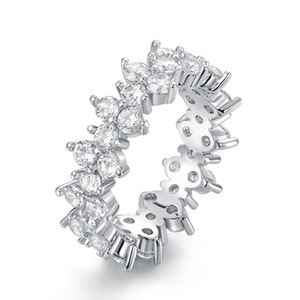 Anello a fascia con cristalli pavé a cerchio intero per donna, accessori minimalisti alla moda per l'uso quotidiano - Product Image 1