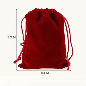 Sac cadeau en velours floqué de couleur bordeaux avec logo personnalisé de 10 x 12 cm, pochette en velours pour cosmétiques et bijoux - Product Image 4