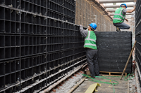 Système de coffrage modulaire en plastique robuste pour une installation rapide du béton et la construction de murs