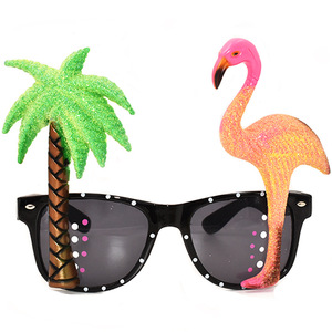 Nouveauté Lunettes de soleil Crazy Hawaiian Flamingo Coconut Tree Party Lunettes de soleil - Product Image 1