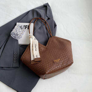 Sac à main de plage de luxe pour femme, sac bandoulière messager en paille tressée fait main, sac fourre-tout en cuir PU pour femme - Product Image 4