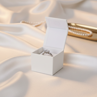 Boîte à bague simple en cuir PU blanc avec aimant – Offre spéciale