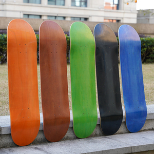 Tabla de Skateboard Profesional Cóncava de 8.25 Pulgadas con Doble Kick, 7 Capas de Arce Canadiense en Blanco - Product Image 1