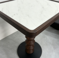 Table de salle à manger octogonale moderne pour restaurant, plateau en faux marbre, piétement tourné sur axe, durable et facile à nettoyer