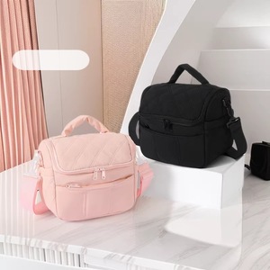 Sac à déjeuner Moyu isotherme, bandoulière, rose et noir, imperméable, pour les trajets quotidiens - Product Image 1