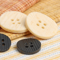 Kancing Resin Bulat Motif Hitam Beige Sederhana untuk Mantel Rajut Wanita
