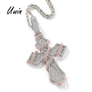 UWIN Collar con Colgante de <span class=keywords><strong>Cruz</strong></span> de Jesús Cristiano, Bicolor Oro Rosa, con Diseñ<span class=keywords><strong>o</strong></span> de Espina Envolvente, Incrustaciones de Circonitas Cúbicas (CZ) y Acabado en Oro de 18K - Product Image 1