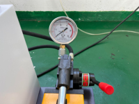 Prensa de Vulcanización de Caucho con Presión Ajustable y Control Digital de Temperatura de Precisión