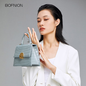 Sac à main de luxe en cuir véritable pour femme avec bandoulière – Sac de créateur durable - Product Image 3