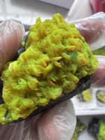 Cristal d'autunite vert fluorescent naturellement présent, bloc minéral de forme cubique, provenant de l'extraction locale du Hunan, collection de spécimens