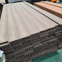 Nouveau PE platelage résistant à l'eau extérieur jardin artificiel Composite platelage étanche co-extrudé bois pour les extérieurs