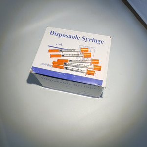 Seringues d'insuline jetables vétérinaires 0,5 ml/1 ml avec aiguille 29G/30G/31G/32G, fabriquées en Chine, pour usage diabétique - Product Image 1