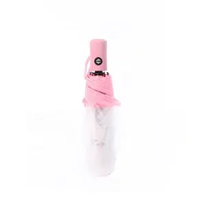 קטן טרי שלוש מטרייה מתקפלת עם צבע ידית, מותאם אישית לוגו PVC מטריות לאישה