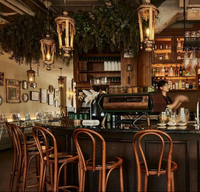 Ensemble table et chaises de bar haut de gamme en bois pour extérieur, style moderne, pour café, bord de piscine, café, bistrot nordique, restaurant