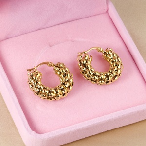 Pendientes de Aro Minimalistas de Acero Inoxidable Hipoalergénicos para Mujer, Chapados en Oro de 18k, en Oferta - Product Image 5