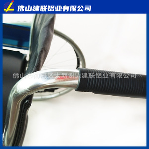 Fauteuil roulant pliable en alliage d'aluminium léger avec frein en U manuel pour personnes âgées et handicapées - Product Image 3