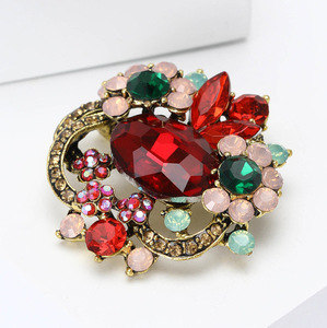 Broche de luxe créative et élégante plaquée or, motif floral et feuillage, incrustée de strass, en alliage, cadeau de fiançailles pour mariages - Product Image 1