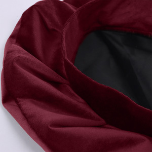 Boina Medieval Unisex con Pluma, Gorro Tudor de Gamuza con Pluma, Gorro de Ministrante, Gorro Renacentista Isabelino - Product Image 6