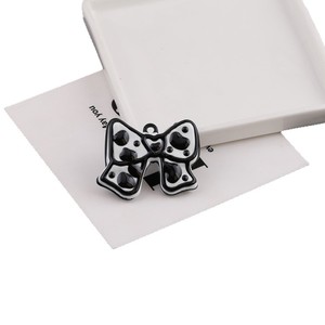 Colgante de aleación de zinc con lazo pintado a mano, accesorio de joyería DIY para bolso, llavero, regalo unisex, colores aleatorios - Product Image 5