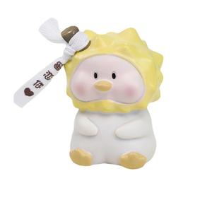 Nuevo y popular adorno de pato de resina exquisito con diseño de caricatura nostálgica, ideal para decoración de dormitorio, escritorio o coche, venta al por mayor. - Product Image 5