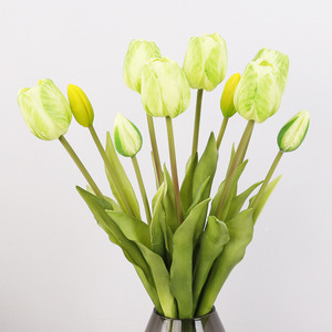 Ramo de Tulipanes Artificiales, 5 Tallos, Plástico Suave, Alta Simulación, Flores Decorativas de Primavera - Product Image 1