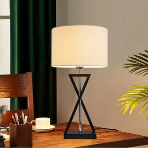Lámpara de mesa geométrica con pantalla de tela simple, LED E27, iluminación ambiental que cuida la vista, para dormitorio, mesita de noche, sala de estar, estudio - Product Image 4