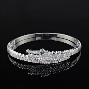 Bracelets pour femmes en cuivre incrusté de zircon, plaqué or 18 carats, motif animal européen et américain, design crocodile tendance, écologique, cadeau - Product Image 4