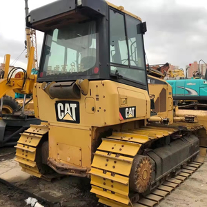 Bouteur sur chenilles Caterpillar D5K d'occasion, modèle 2020, 140 CV, capacité de boulonnage de 4,5 m, bon état, faible nombre d'heures de fonctionnement, engin lourd pour travaux de terrassement - Product Image 1