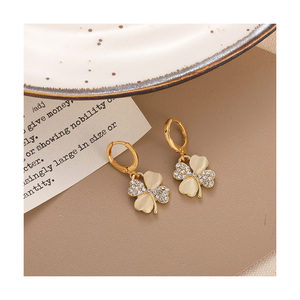 Pendientes <span class=keywords><strong>de</strong></span> Cristal con Cuatro Hojas <span class=keywords><strong>de</strong></span> Trébol, Chapados en <span class=keywords><strong>Oro</strong></span>, Estilo Coreano, Joyería <span class=keywords><strong>de</strong></span> Lujo Clásica - Product Image 2