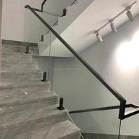 Rampe de balcon moderne en acier inoxydable pour projets résidentiels et immeubles d'appartements – Prix usine – Garde-corps en verre pour terrasse et escalier