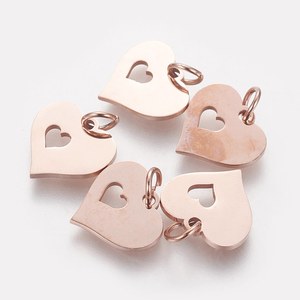 PandaHall 50 pz placcato ionico IP 304 zircone in acciaio inossidabile classico placcato oro 18K ciondoli a forma di cuore - Product Image 3