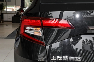 SUV Familiare per Pendolari Quotidiani 2021 <span class=keywords><strong>Skoda</strong></span> <span class=keywords><strong>Karoq</strong></span> 280TSI Edizione Lusso Basso Consumo di Carburante Durevole Vendita Globale - Product Image 3