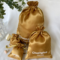 CH Sac à bijoux de luxe en satin de soie doux avec logo personnalisé Sac à cordon en satin d'or Extensions de perruque de cheveux Pochette d'emballage cadeau