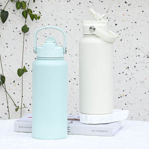 Botella de Agua Aislada Personalizada OEM de 32oz, Libre de BPA, con Tapa con Cierre y Popote, Tapa Deslizante Antipolvo, Frasco de Acero Inoxidable - Product Image 1