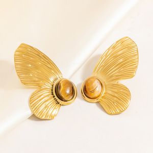 Boucles d'oreilles clous papillon plaqué or 18 carats avec pierre naturelle, design insecte, pour usage quotidien - Product Image 3