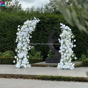 Arco de Flores Artificiales Blancas Personalizado LEDA para Bodas, Fondo de Arco Navideño para Decoración de Escenarios de Boda - Product Image 1
