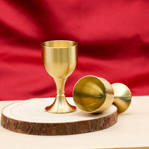 <span class=keywords><strong>Verre</strong></span> à <span class=keywords><strong>vin</strong></span> sur <span class=keywords><strong>pied</strong></span> en laiton, ensemble de <span class=keywords><strong>vin</strong></span> en métal vintage, design minimaliste par Model Baijiu, idéal pour offrir, ornements vintage - Product Image 2