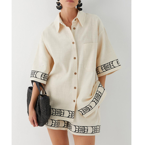 <span class=keywords><strong>Set</strong></span> Estivo Personalizzato da <span class=keywords><strong>Donna</strong></span> in Due Pezzi: Camicetta a Maniche Corte in <span class=keywords><strong>Lino</strong></span> e Cotone e Pantaloncini Sopra il Ginocchio, Completo Casual - Product Image 1