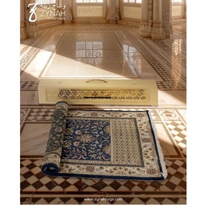 Alfombra de Oración Islámica de Seda de Alta Calidad, Alfombra de Namaz de Lujo para la Oración Diaria, Disponible al Mejor Precio del Mercado - Product Image 1