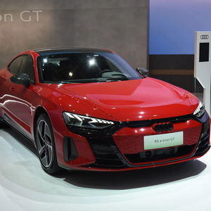 <span class=keywords><strong>Audi</strong></span> RS <span class=keywords><strong>E</strong></span>-<span class=keywords><strong>tron</strong></span> <span class=keywords><strong>GT</strong></span> 2023 Modello Base, Berlina Completamente Elettrica a 4 Porte <span class=keywords><strong>e</strong></span> 5 Posti con 694 CV - Product Image 1