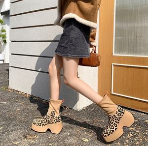 Botas cortas de suela gruesa con cremallera lateral y estampado de leopardo, estilo casual y europeo, botas de cuero a la moda para mujer. - Product Image 4