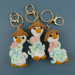 Porte-clés Pendentif Jouet en Peluche Animal Tricoté Amigurumi en Fil, Mini Bouquet de Canards au Crochet Fait Main, Style Dessin Animé Mignon, Breloque de Sac - Product Image 2