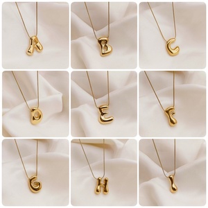 RINHOO <span class=keywords><strong>Collana</strong></span> con Ciondolo a Lettere Inglesi in Acciaio Inossidabile 316L Placcato Oro 18K PVD, Catena a Serpente, Regalo Classico e Trendy Unisex - Product Image 2