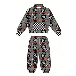 Ensemble de survêtement personnalisé pour garçons « Maman's Boy » : haut à manches longues avec demi-fermeture éclair et pantalon, style streetwear - Product Image 2