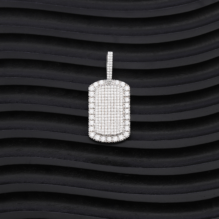 จี้โล่สีขาว