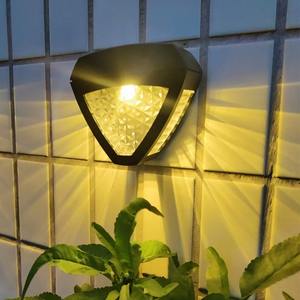 Lampe murale solaire LED extérieure étanche avec capteur de lumière, lumière chaude pour clôture, jardin, cour, décoration d'escalier, lampe murale solaire - Product Image 1