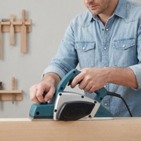 Mesin Planer Kayu Listrik Mini Genggam untuk Penggunaan Industri Berdaya Tinggi dalam Pengerjaan Permukaan Kayu