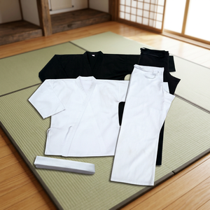 Ensemble de karaté CVC 8oz poids moyen 55% coton 45% polyester avec pantalon traditionnel à cordon de serrage à la taille - Product Image 2