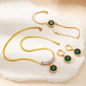 Nuevo Conjunto de Joyería de Moda para Mujer: Pendientes Colgantes de Circonita en Acero Inoxidable Chapado en Oro, Anillos Abiertos y Collar con Colgante Geométrico - Product Image 1