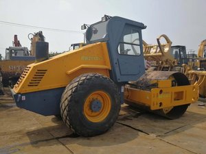 Compactadora Vibratoria Usada Bomag BW213 217 219 Alemania Bomag BW213 BW217 BW211D 219D Rodillo Vibratorio Usado para Venta - Product Image 3